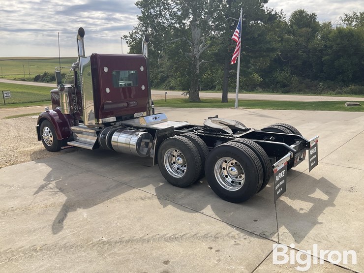 2017-kenworth-w900l-image-7