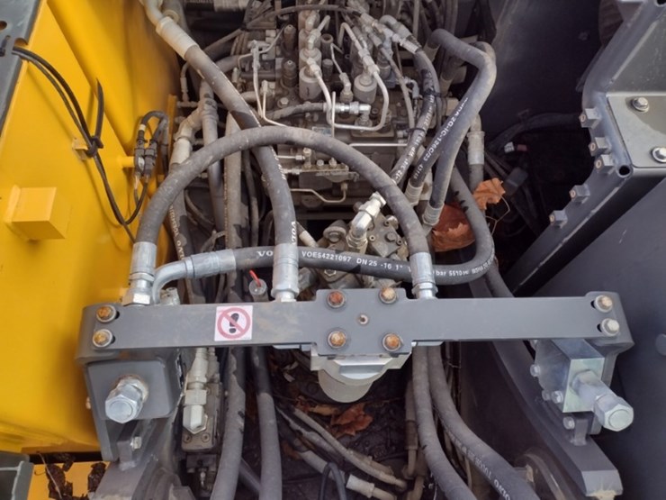 volvo-ec220e-lr-image-46