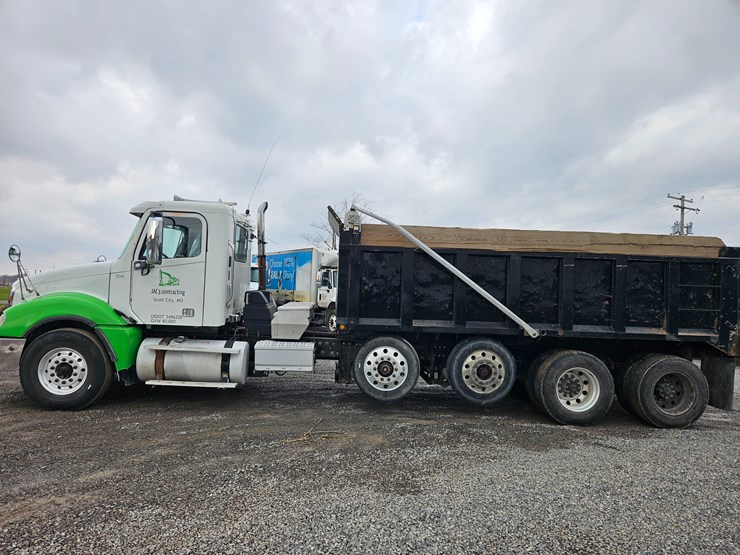 freightliner-columbia-120-image-8