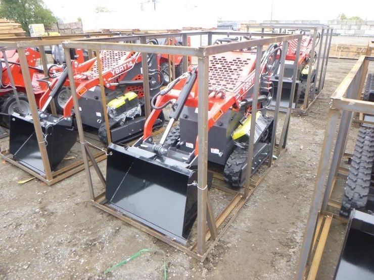 2025-agt-ysrt14-skid-steer-track-loader-image-1