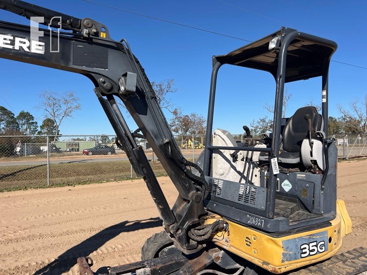 2015-deere-35g-image-22