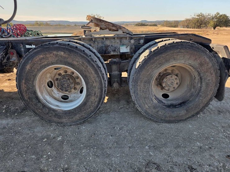 2003-sterling-lt9500-image-15