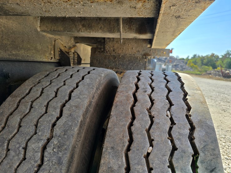 2003-peterbilt-320-image-97