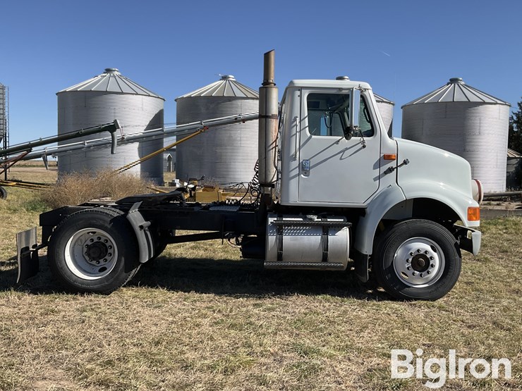 1996-international-8100-image-4