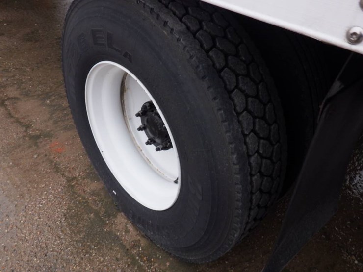 freightliner-m2-106-image-11