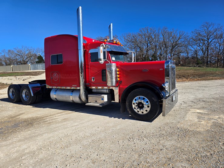 2005-peterbilt-379-image-45