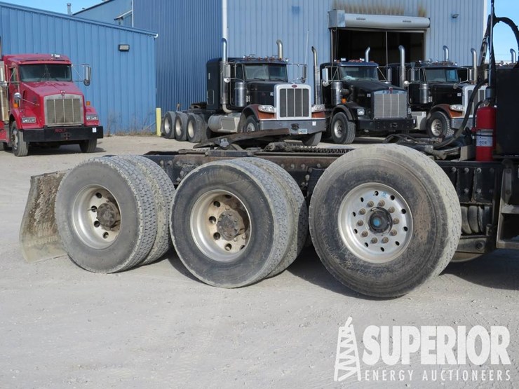 peterbilt-388-image-7