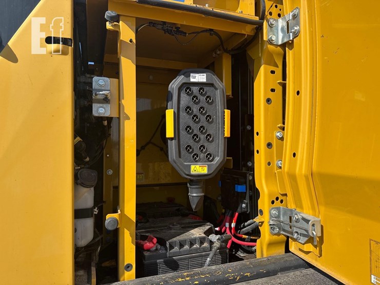 caterpillar-323-image-13