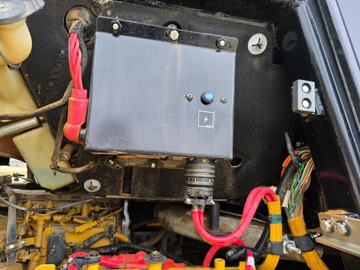 caterpillar-953d-image-100