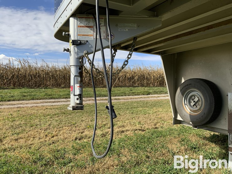 2019-elite-tri/a-gooseneck-livestock-trailer-image-10