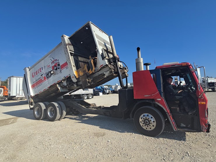 2007-mack-le613-image-105