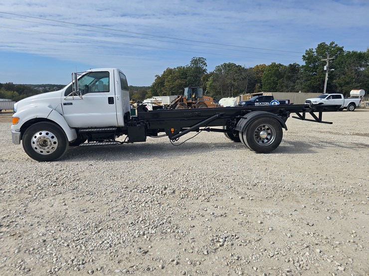 2004-ford-f650-image-8