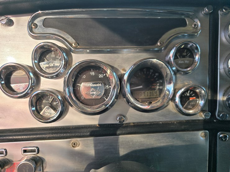 2005-peterbilt-379-image-94