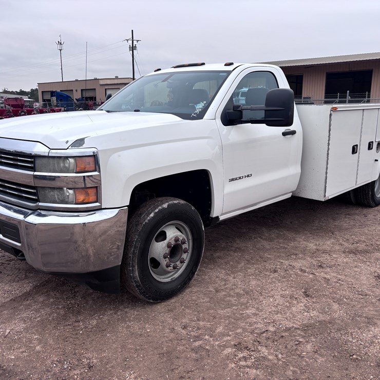 #138 • 2016 CHEVROLET 3500HD SERVICE TRUCK