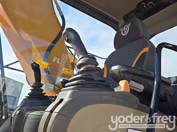 2021-case-cx210-lc-image-176