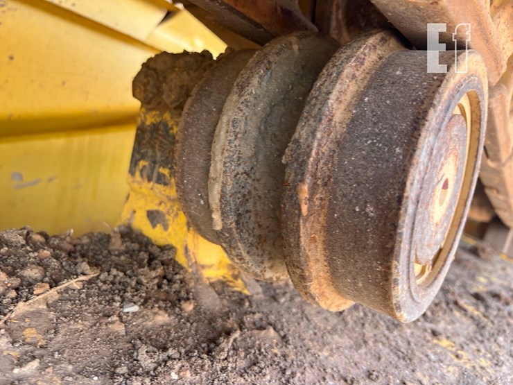 2005-komatsu-d39px-21-image-21