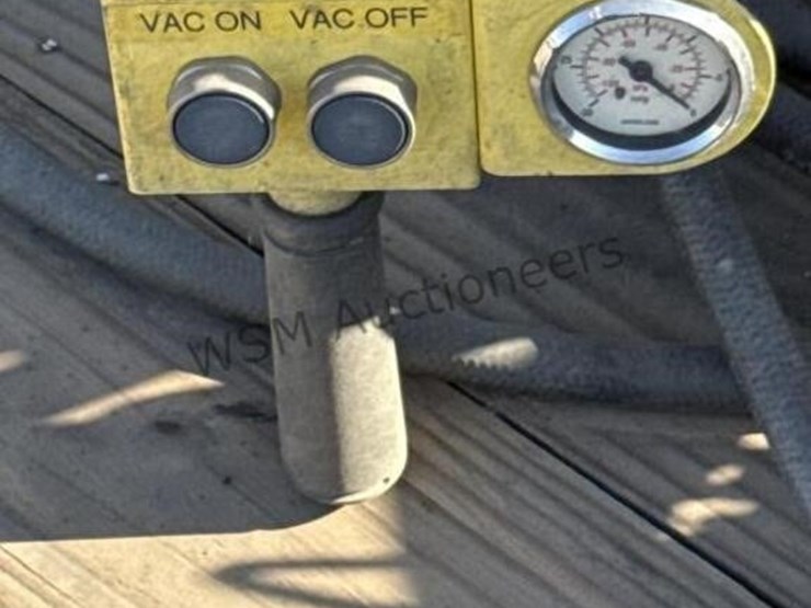 pallet-of-misc-vac-lift-equipment-image-6