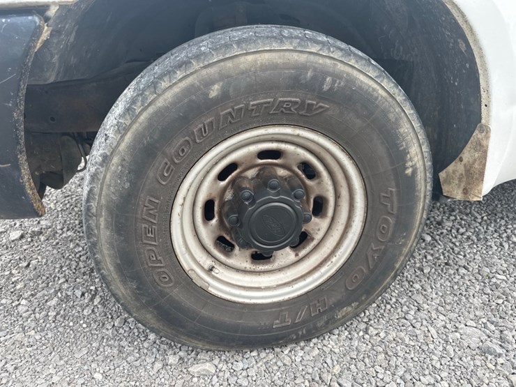 2004-ford-f350-xl-image-7