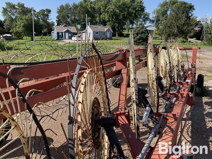 h&s-bf14hd-14-wheel-rake-image-16