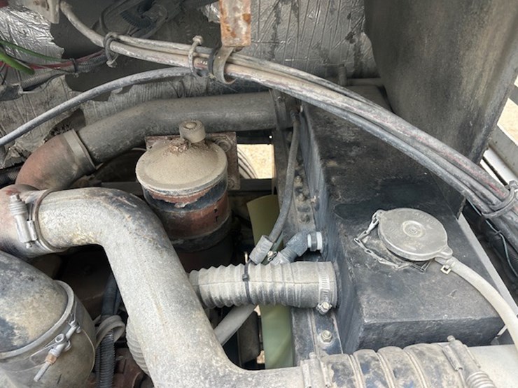 2004-capacity-tj7000-image-47