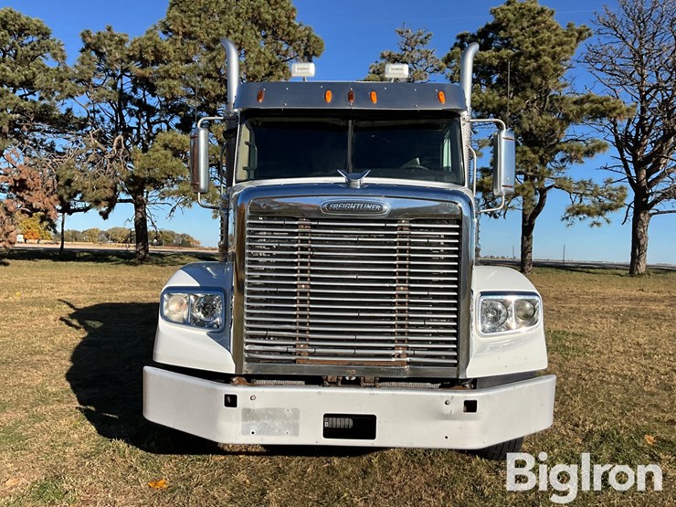 freightliner-122sd-image-2