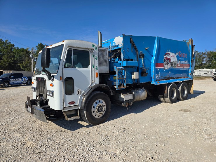 2013-peterbilt-320-image-3