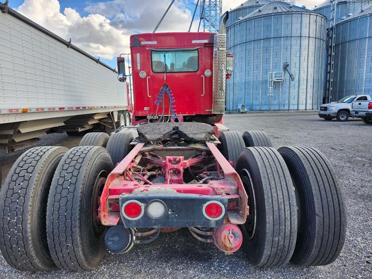 2011-kenworth-t800-image-9