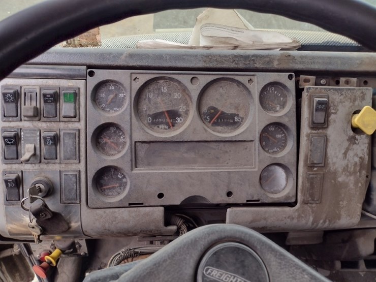 freightliner-fl70-image-8