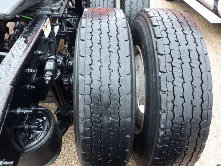 2019-freightliner-cascadia-116-image-7