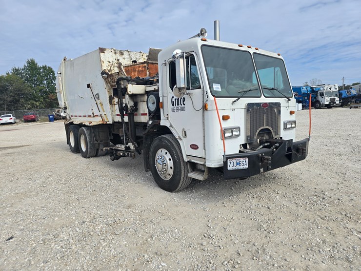 2003-peterbilt-320-image-34