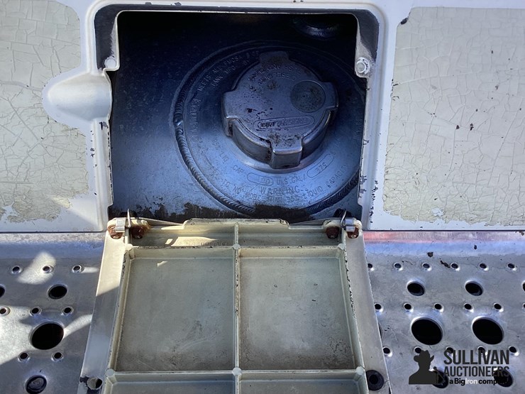 2005-freightliner-columbia-120-image-19