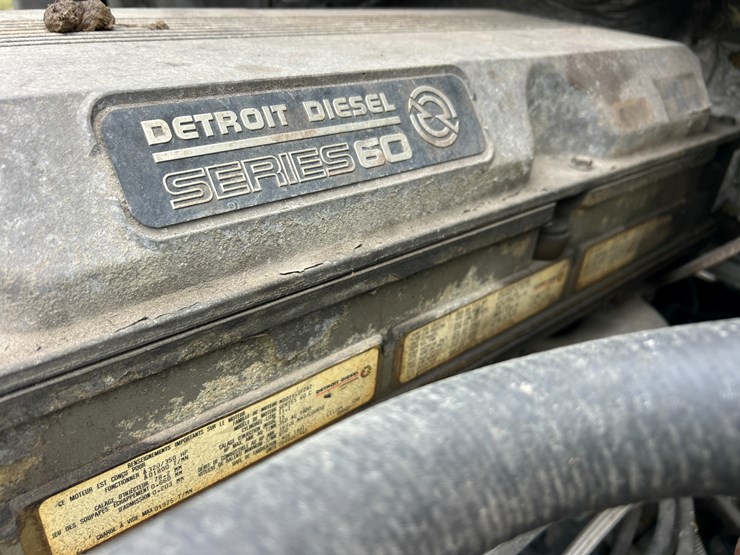 #95-•-volvo-semi-image-49