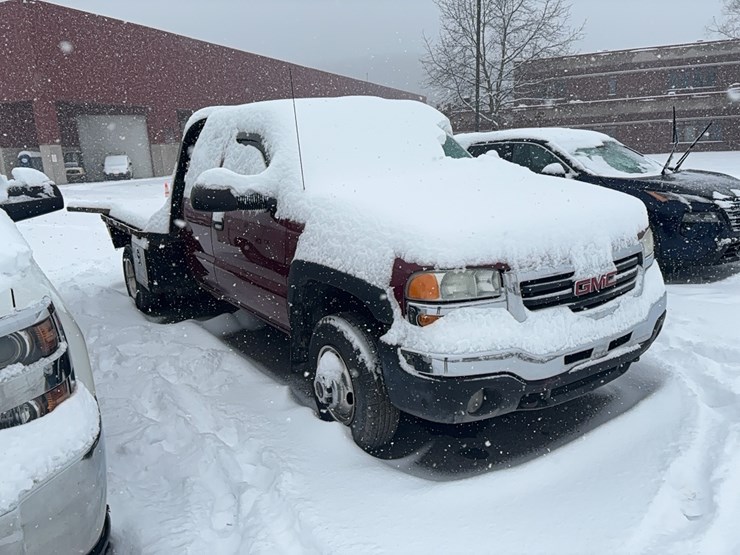 2004-gmc-sierra-1500-image-2