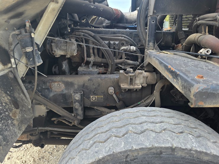 2003-peterbilt-320-image-76