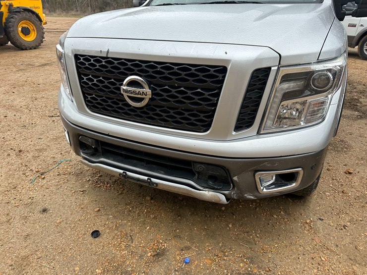 2019-nissan-titan-image-8