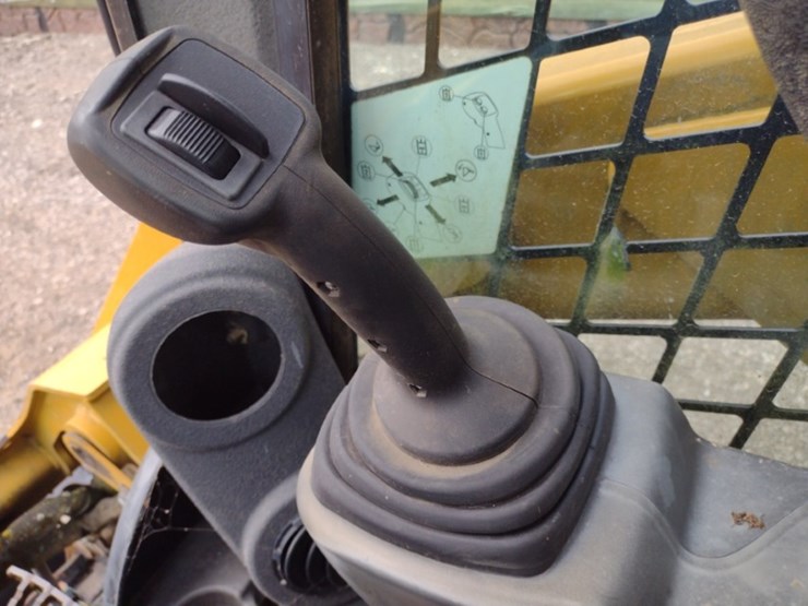 caterpillar-246d-image-9