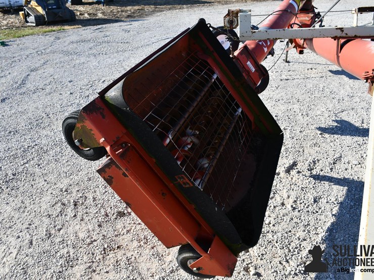 buhler-farm-king-y1070tm-10"x70'-swing-away-auger-image-17