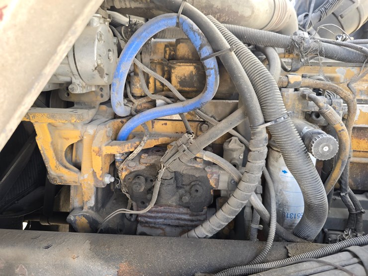 2003-peterbilt-320-image-82