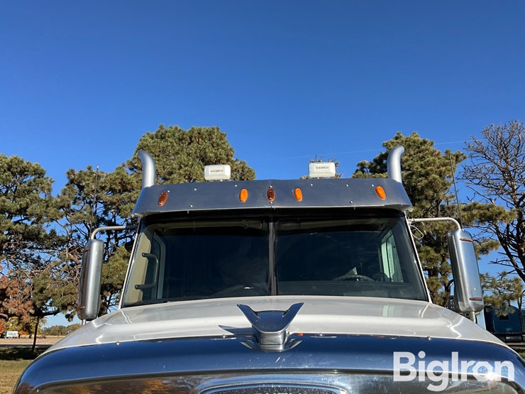 freightliner-122sd-image-12