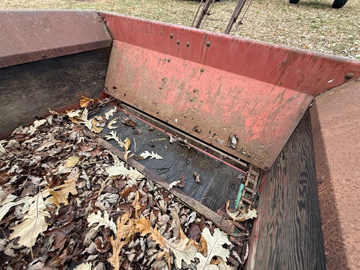 #98-•-ih-manure-spreader-image-3