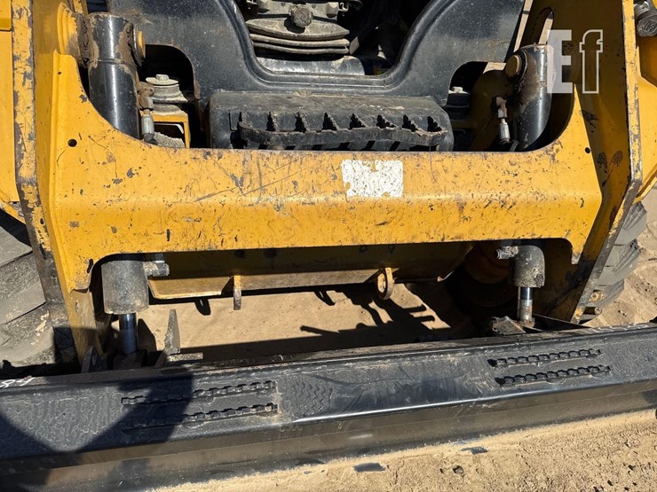 2019-caterpillar-226d-image-17