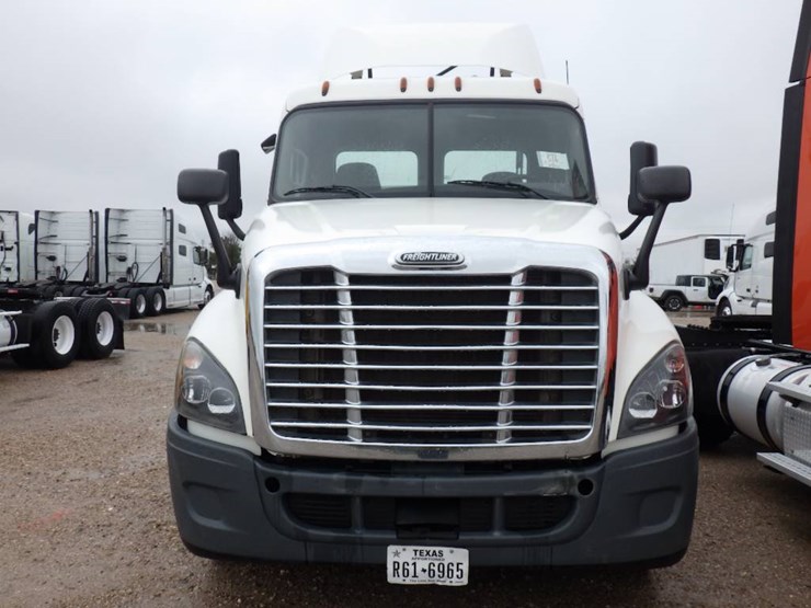freightliner-cascadia-125-image-2