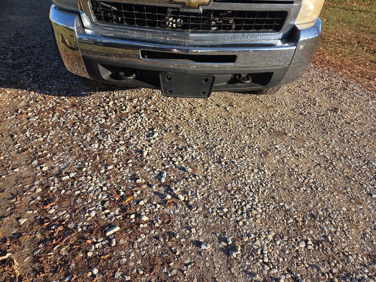 2010-chevrolet-2500hd-image-3