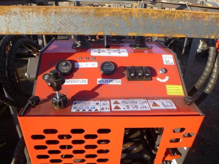 2025-agt-ysrt14-skid-steer-track-loader-image-12