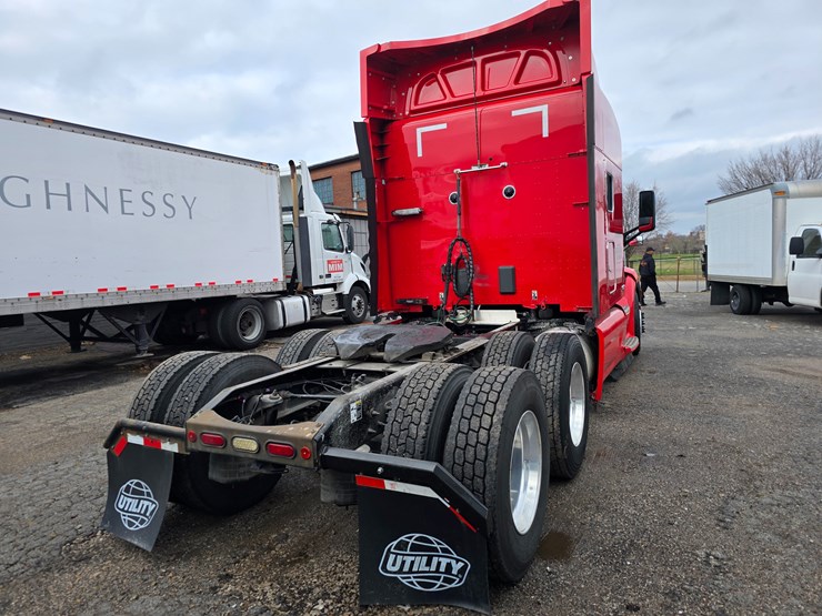 2017-peterbilt-579-image-24