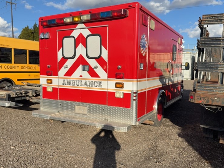 2004-ford-e450-image-6