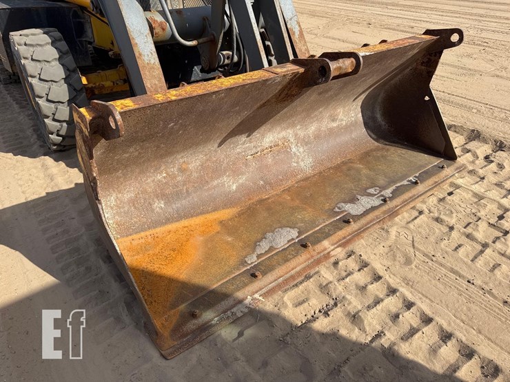 2010-deere-310j-image-15