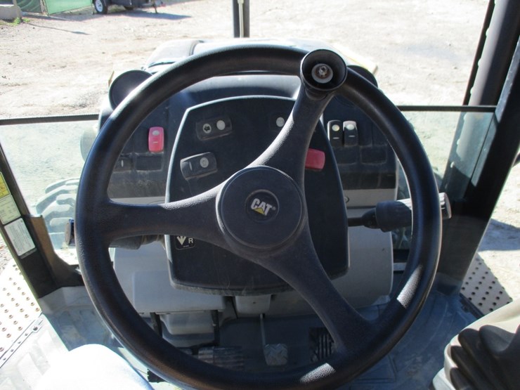 2017-caterpillar-450f-image-15