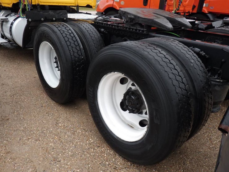 2019-freightliner-cascadia-126-image-15