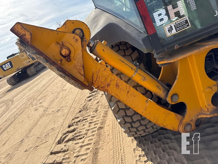 2010-deere-310j-image-26